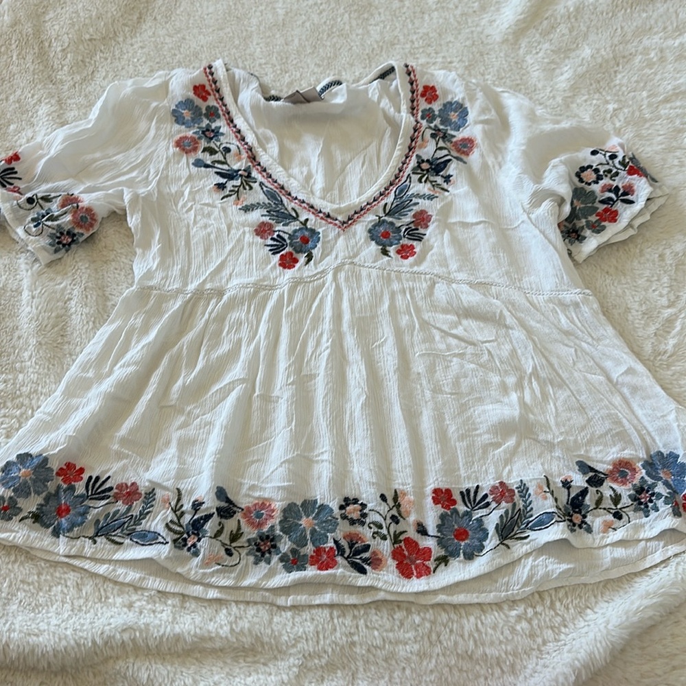 Like new white embroidered shirt